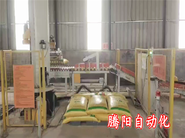 飼料立柱碼垛機器人智能作業(yè)省時省力