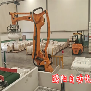 注塑原料拆包投料機(jī)器人一臺機(jī)器代替三四個人工